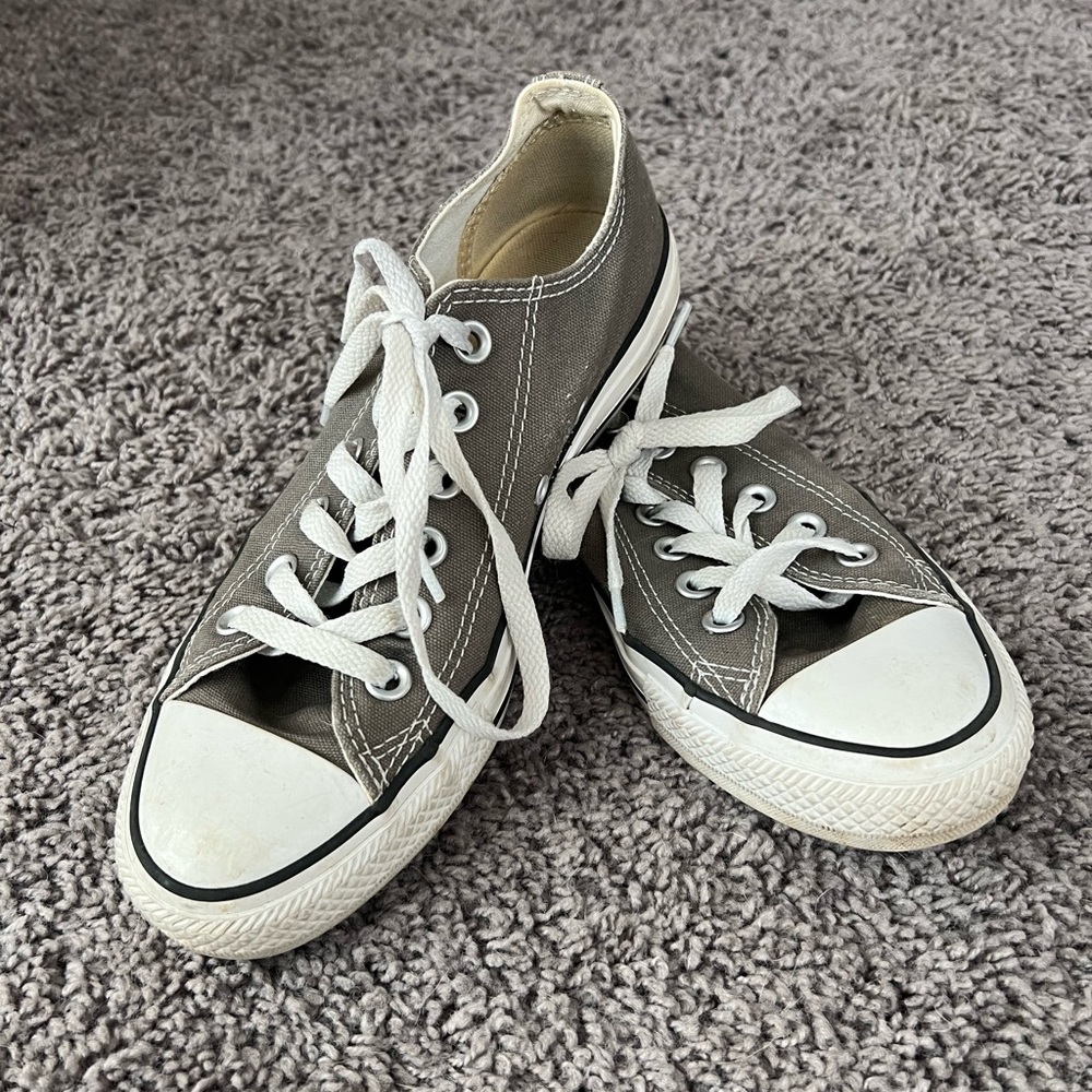 Women’s low top converse sneakers
